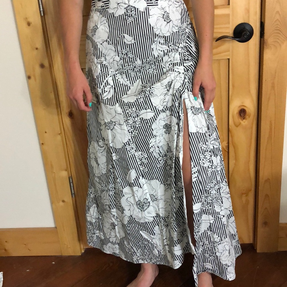 🌟Boston Proper black and white pattern skirt!🌟